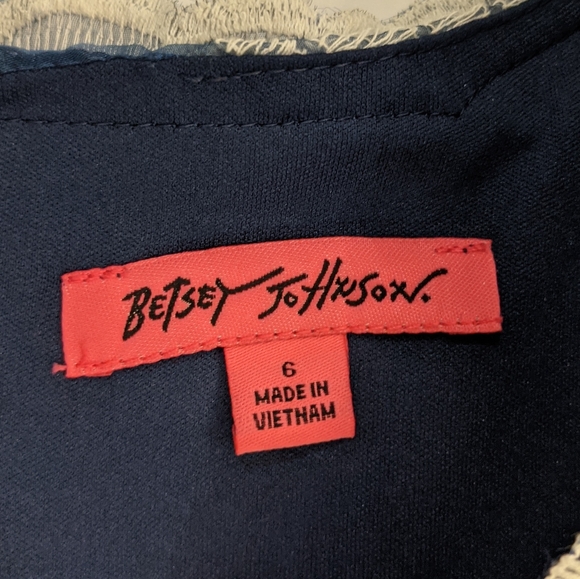 Women's eyelet lace layered shift dress - Picture 2 of 7